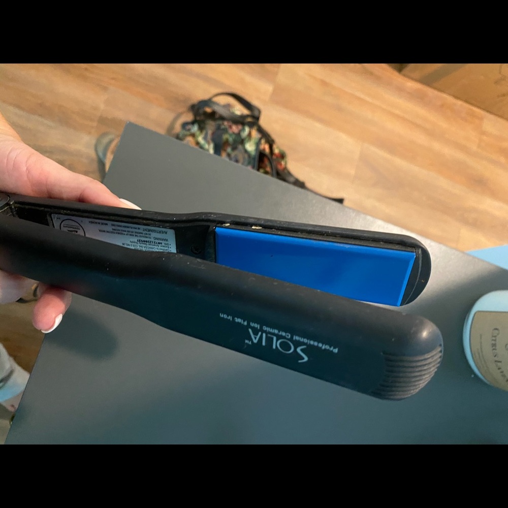 Solia flat iron